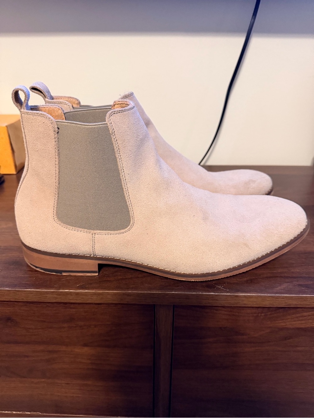Men's Suede Chelsea Boots in Light Beige sz12